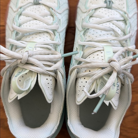 Nike Girls/Womens Basketball Sneakers - Picture 7 of 14